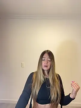 Snapshot of Zara_Ross chatting on October 25, 2025, 12:13 pm Zara Ross online show from October 25, 2025, 12:13 pm