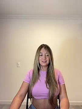 Snapshot of Zara_Ross chatting on February 20, 2026, 10:54 pm Zara Ross online show from February 20, 2026, 10:54 pm