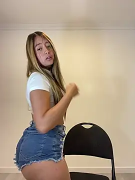 Snapshot of Zara_Ross chatting on March 27, 2026, 4:18 pm Zara Ross online show from March 27, 2026, 4:18 pm
