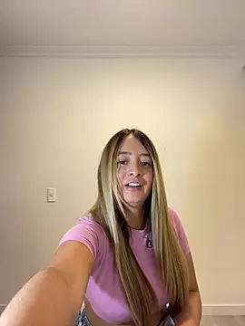 Snapshot of Zara_Ross chatting on April 5, 2026, 3:04 am Zara Ross online show from April 5, 2026, 3:04 am