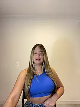 Snapshot of Zara_Ross chatting on April 11, 2026, 2:05 am Zara Ross online show from April 11, 2026, 2:05 am