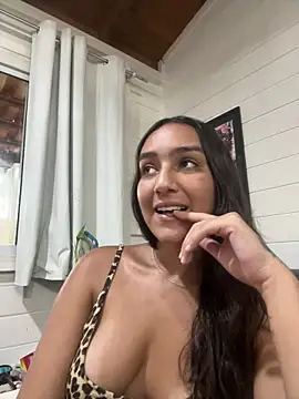 Snapshot of hannahhotwife chatting on April 6, 2026, 7:59 pm hannahhotwife online show from April 6, 2026, 7:59 pm