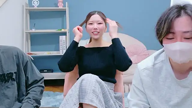 Snapshot of Reto-sama chatting on February 10, 2026, 12:42 pm Reto-sama online show from February 10, 2026, 12:42 pm