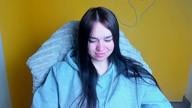 Lola Saymyname online show from April 18, 2026, 11:14 am