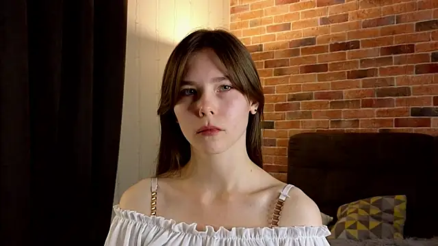 Snapshot of EmiliDen chatting on October 7, 2025, 5:43 pm EmiliDen online show from October 7, 2025, 5:43 pm