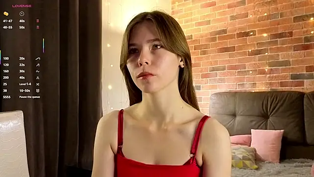 Snapshot of EmiliDen chatting on October 9, 2025, 5:11 pm EmiliDen online show from October 9, 2025, 5:11 pm