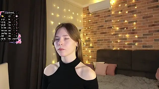 Snapshot of EmiliDen chatting on October 19, 2025, 7:03 pm EmiliDen online show from October 19, 2025, 7:03 pm