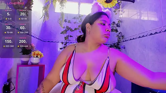 Miia bakeer  online show from September 17, 2025, 2:19 pm