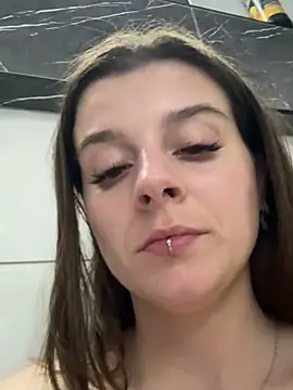 LilyIrons online show from April 26, 2026, 2:48 pm