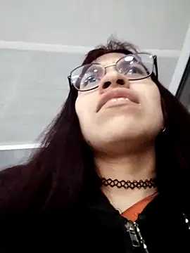 Snapshot of Katyuskka_love chatting on November 3, 2025, 9:05 pm Katyuskka love online show from November 3, 2025, 9:05 pm