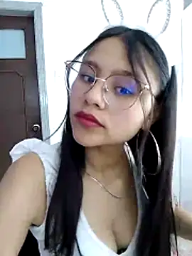 Snapshot of SofieLove_01 chatting on October 17, 2025, 9:50 pm SofieLove 01 online show from October 17, 2025, 9:50 pm