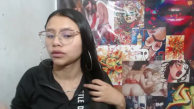 Snapshot of SofieLove_01 chatting on October 19, 2025, 8:26 am SofieLove 01 online show from October 19, 2025, 8:26 am