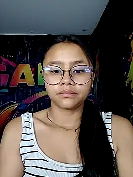 SofieLove 01 online show from May 5, 2026, 6:54 am