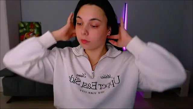 Snapshot of queenofthesense_ chatting on October 25, 2025, 4:35 pm queenofthesense  online show from October 25, 2025, 4:35 pm