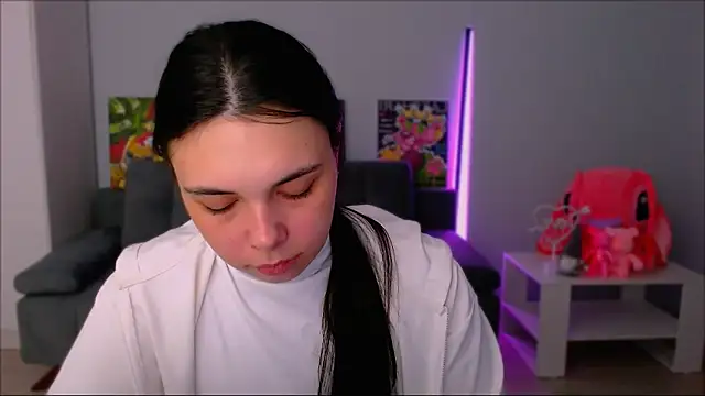 queenofthesense  online show from November 14, 2025, 10:03 am