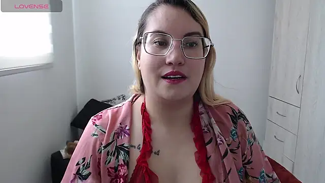 Isabellahunt12 online show from September 9, 2025, 3:55 pm