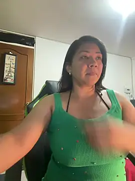 hiilarybrown online show from April 28, 2026, 11:32 pm