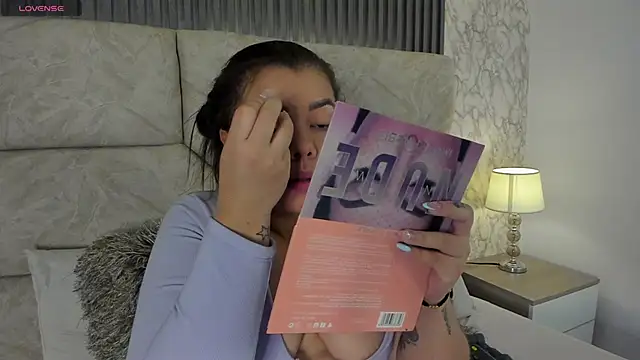 leilapons online show from October 21, 2025, 7:58 pm