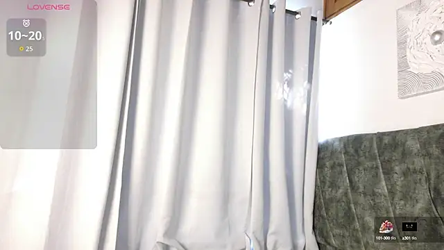 ValeriGallardo17 online show from October 3, 2025, 8:17 pm