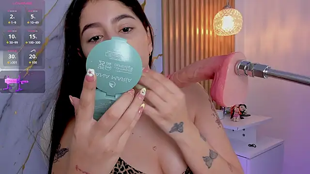 alissaowens  online show from May 8, 2026, 10:42 am