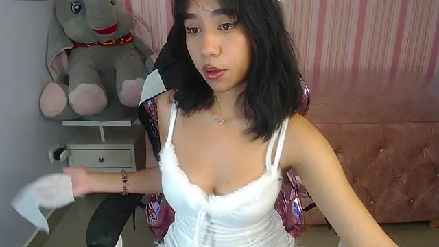 Snapshot of cristal11_ch chatting on October 3, 2025, 9:56 pm cristal11 ch online show from October 3, 2025, 9:56 pm