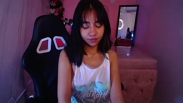 Snapshot of cristal11_ch chatting on October 21, 2025, 11:00 am cristal11 ch online show from October 21, 2025, 11:00 am
