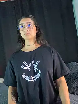 EVAH LEE  online show from November 8, 2025, 12:00 am