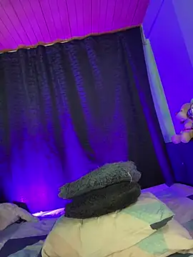 EVAH LEE  online show from June 17, 2026, 3:31 am