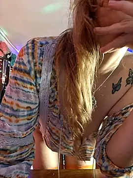 Snapshot of PeachyAriel chatting on March 1, 2026, 11:51 pm PeachyAriel online show from March 1, 2026, 11:51 pm