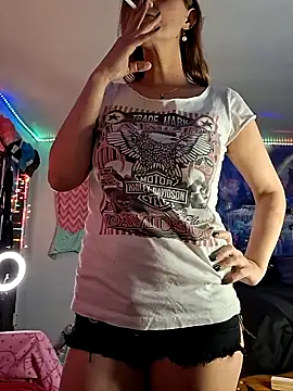 Snapshot of PeachyAriel chatting on March 7, 2026, 5:04 am PeachyAriel online show from March 7, 2026, 5:04 am