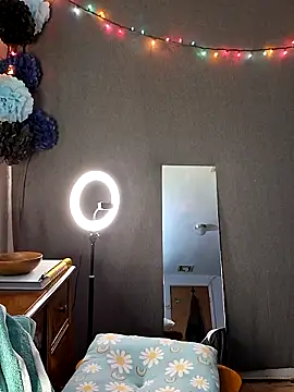 Snapshot of PeachyAriel chatting on March 28, 2026, 11:04 pm PeachyAriel online show from March 28, 2026, 11:04 pm