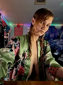 Snapshot of PeachyAriel chatting on April 1, 2026, 3:18 am PeachyAriel online show from April 1, 2026, 3:18 am