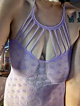 Snapshot of PeachyAriel chatting on April 13, 2026, 2:28 am PeachyAriel online show from April 13, 2026, 2:28 am