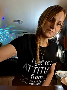 Snapshot of PeachyAriel chatting on May 12, 2026, 1:47 am PeachyAriel online show from May 12, 2026, 1:47 am