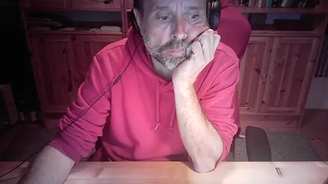 Snapshot of boy40bi chatting on October 22, 2025, 11:26 pm boy40bi online show from October 22, 2025, 11:26 pm