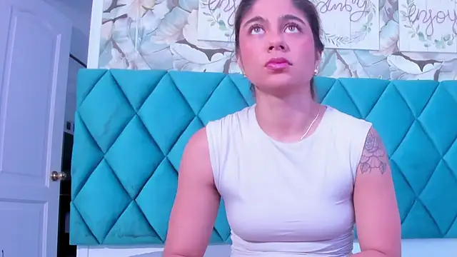 MiaCoopper online show from September 20, 2025, 6:09 pm