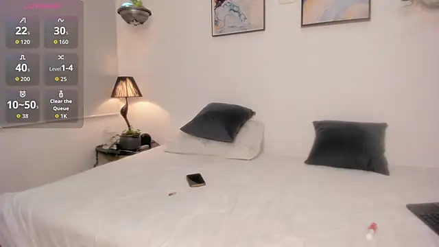 MiaCoopper online show from October 9, 2025, 3:04 am