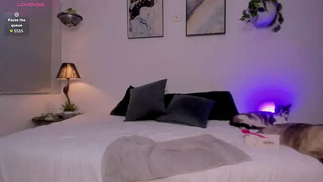 MiaCoopper online show from October 25, 2025, 2:08 am