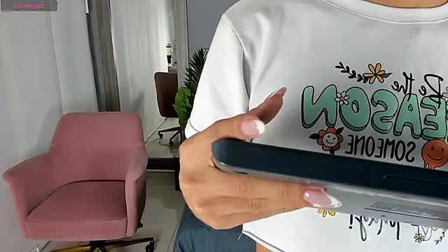 Alaiaguerra online show from November 23, 2025, 7:46 pm