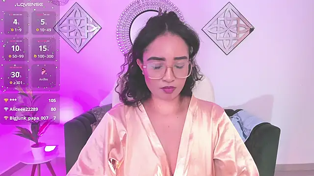 Snapshot of Sharon_breezee chatting on October 5, 2025, 2:04 pm Sharon breezee online show from October 5, 2025, 2:04 pm