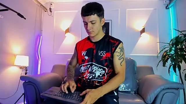 Leo santoro online show from April 24, 2026, 2:19 pm