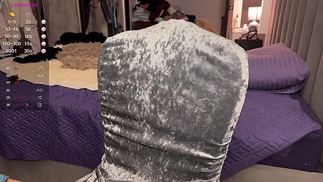 emily is here  online show from November 28, 2025, 4:37 am