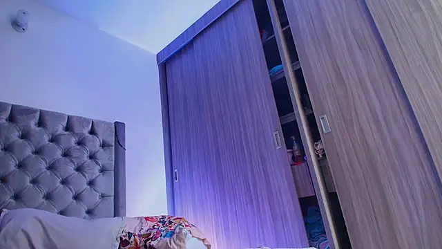 dreamsussi online show from November 3, 2025, 7:59 pm