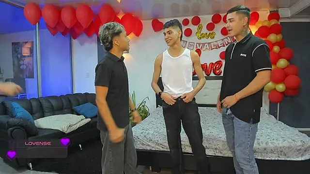 Bisexlifehot   online show from February 19, 2026, 11:23 pm