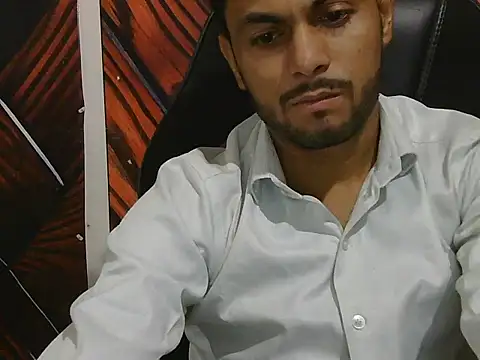ursdreamperson online show from May 4, 2026, 1:18 pm