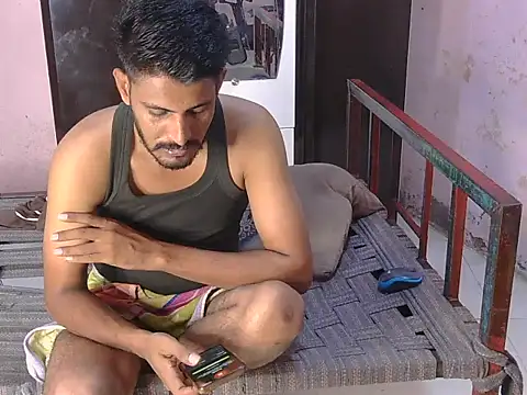 krishjaat43 online show from April 24, 2026, 7:33 am