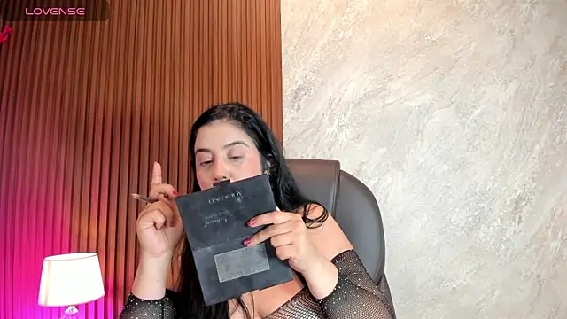 Snapshot of _Cris_Spicy_ chatting on September 25, 2025, 8:23 pm Cris Spicy online show from September 25, 2025, 8:23 pm