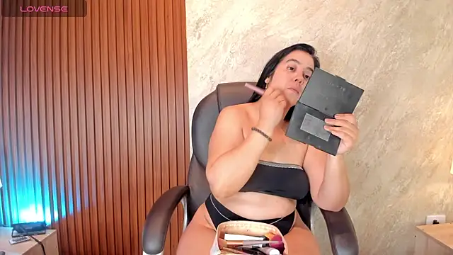 Snapshot of _Cris_Spicy_ chatting on October 26, 2025, 7:53 pm Cris Spicy online show from October 26, 2025, 7:53 pm