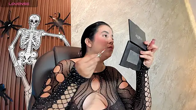 Snapshot of _Cris_Spicy_ chatting on October 28, 2025, 7:05 pm Cris Spicy online show from October 28, 2025, 7:05 pm