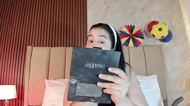  Cris Spicy  online show from June 24, 2026, 7:57 pm